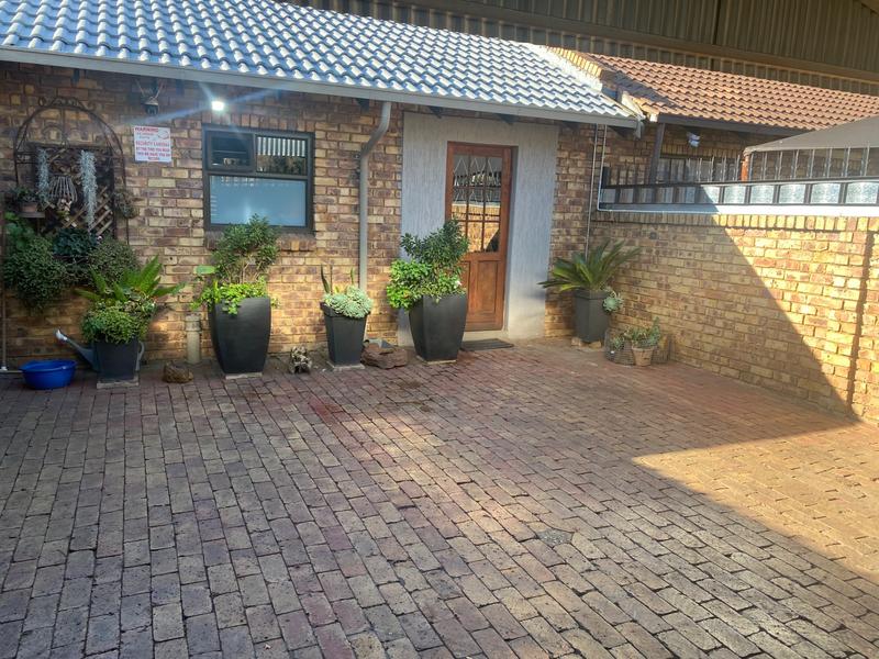 3 Bedroom Property for Sale in Middelburg Eastern Cape